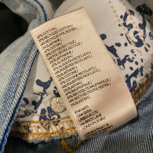 We The Free Women's CRVY High Waist Distressed Light Wash Jeans‎ size 28 - Picture 6 of 6